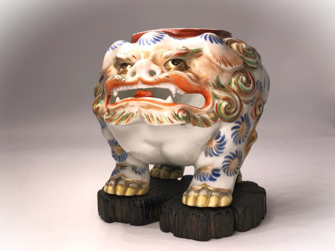 【 古陶磁 獅子香炉 】　白磁金彩色絵