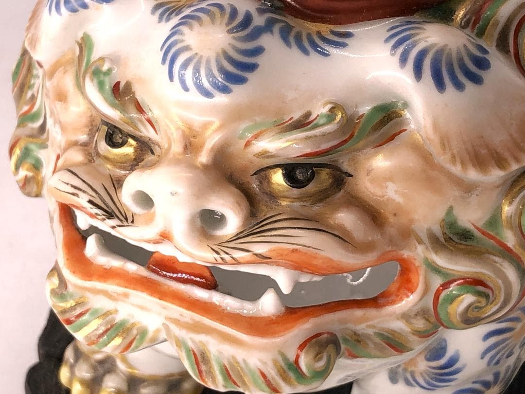 【 古陶磁 獅子香炉 】　白磁金彩色絵