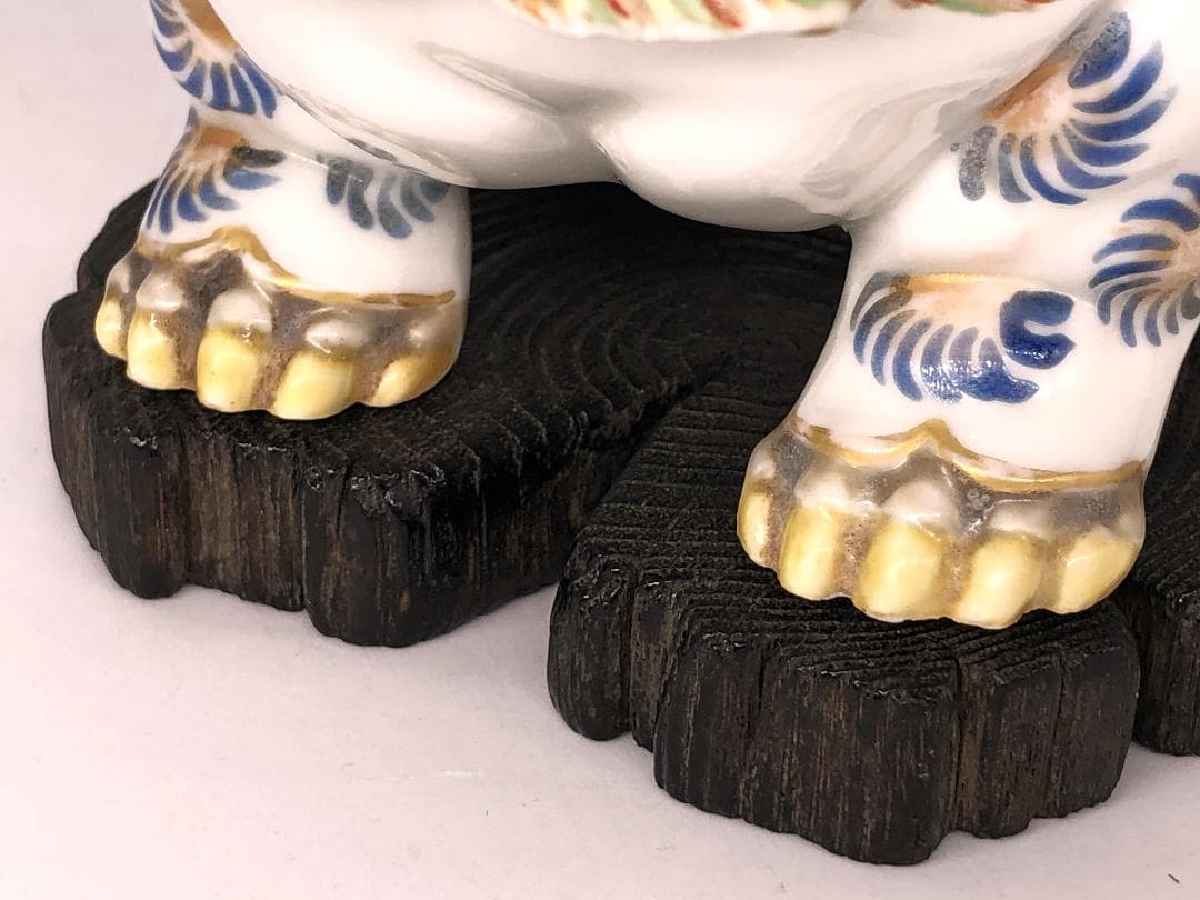 【 古陶磁 獅子香炉 】　白磁金彩色絵