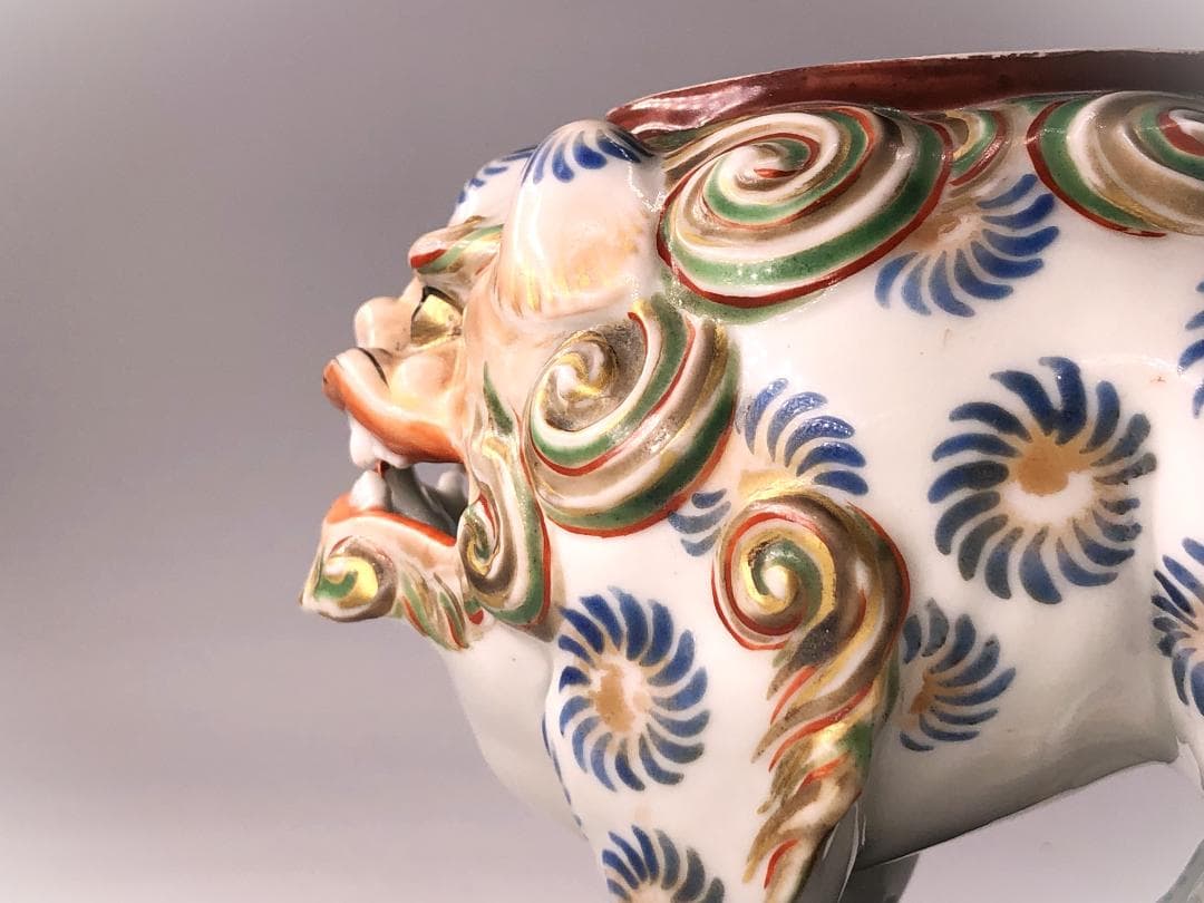 【 古陶磁 獅子香炉 】　白磁金彩色絵