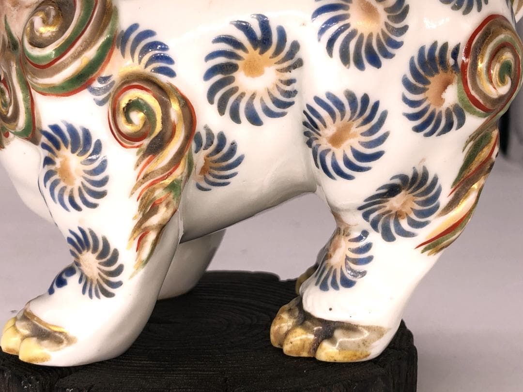 【 古陶磁 獅子香炉 】　白磁金彩色絵