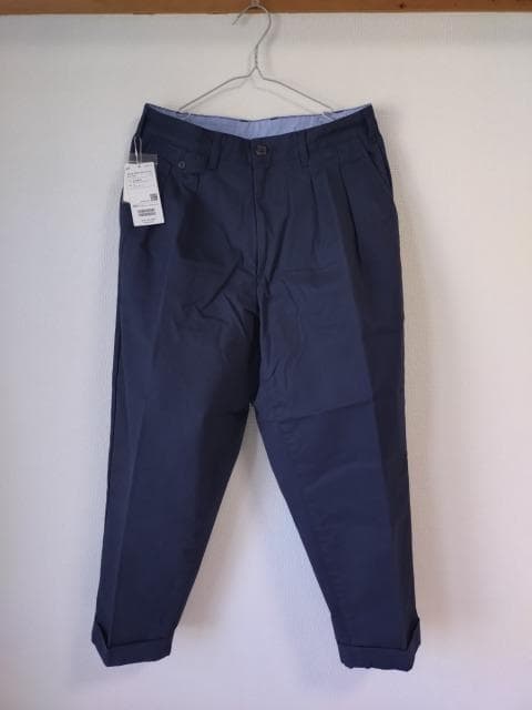 ビームスプラス　2プリーツパンツ　Sサイズ　ネイビー　定価：16,500円　新品