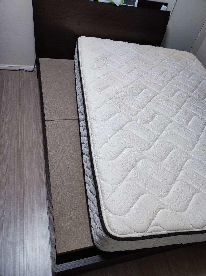 ダブルベッド　東京ベッド　フレーム、マットレスセット　引き取り限定