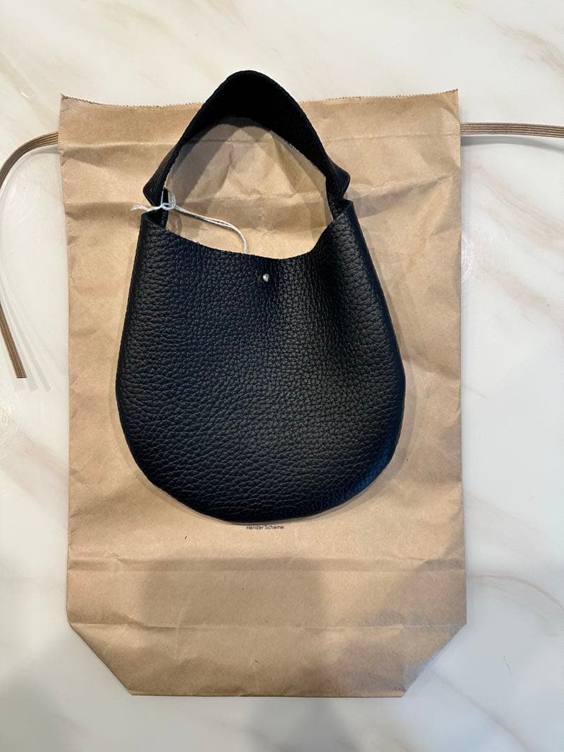 Hender Scheme 黒レザー ハンドバッグ