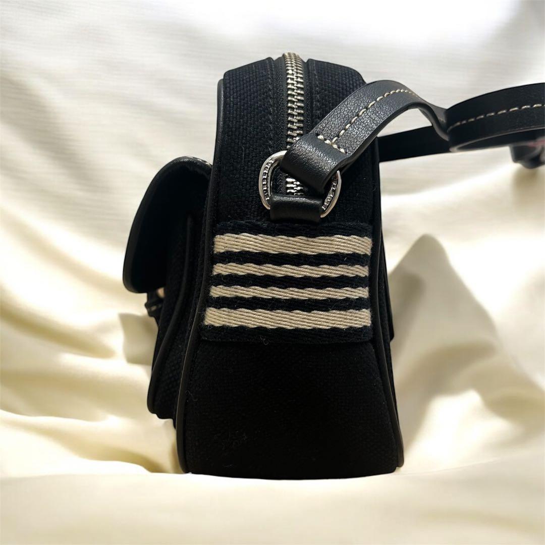 Burberry バーバリー　ショルダーバッグ　ブラック　刺繍ロゴ