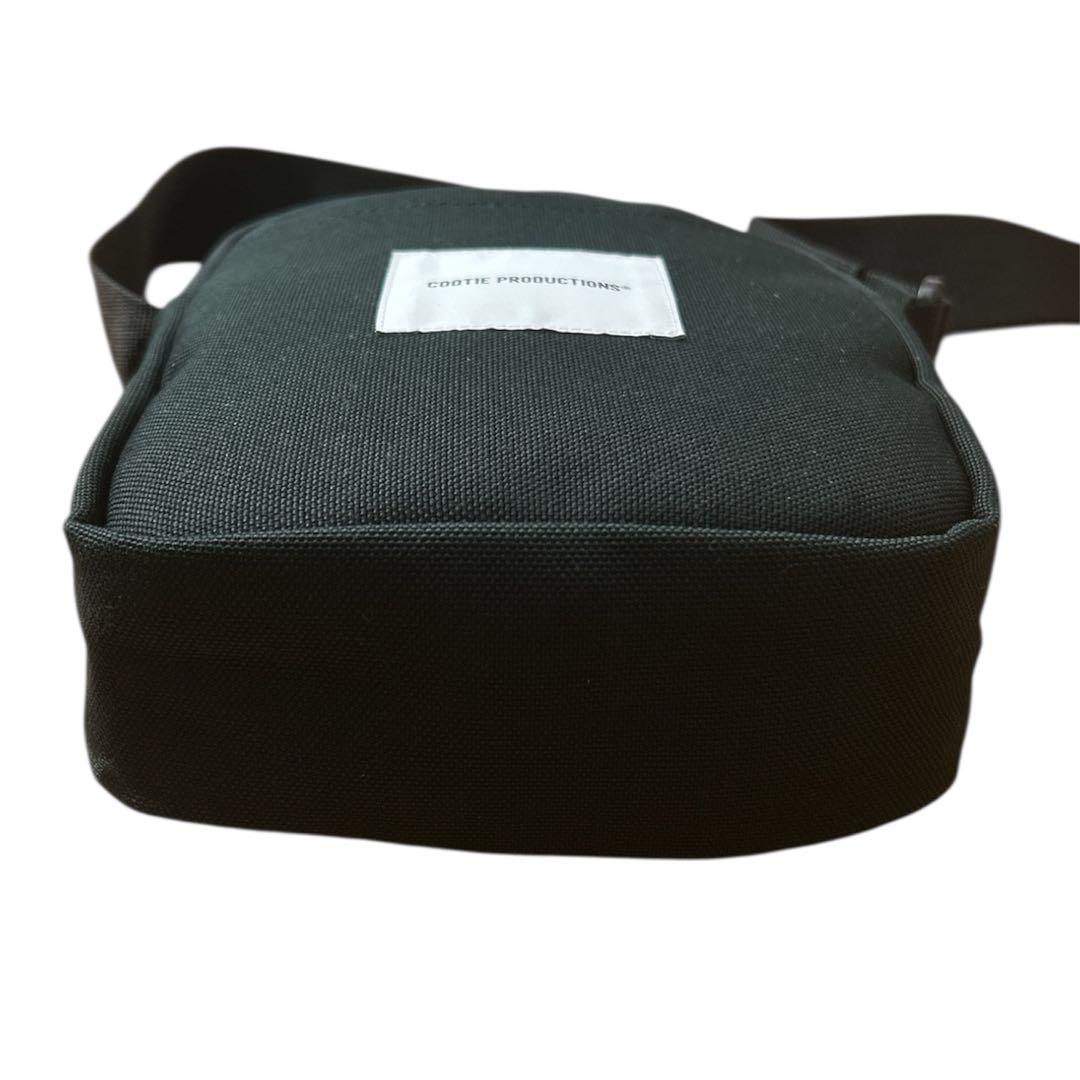 クーティープロダクションズ　ブラック　黒　ショルダーバッグ