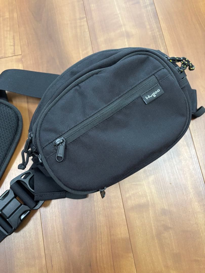 Hugoo ハグー ヒップシート ショルダーバッグ 2WAY ブラック 収納袋付