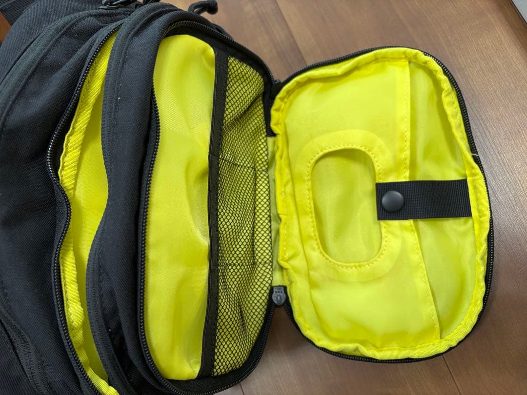 Hugoo ハグー ヒップシート ショルダーバッグ 2WAY ブラック 収納袋付