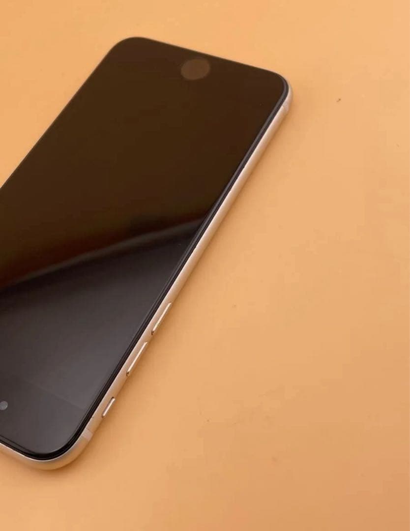 iPhone SE 3 128GB スターライトバッテリー100%