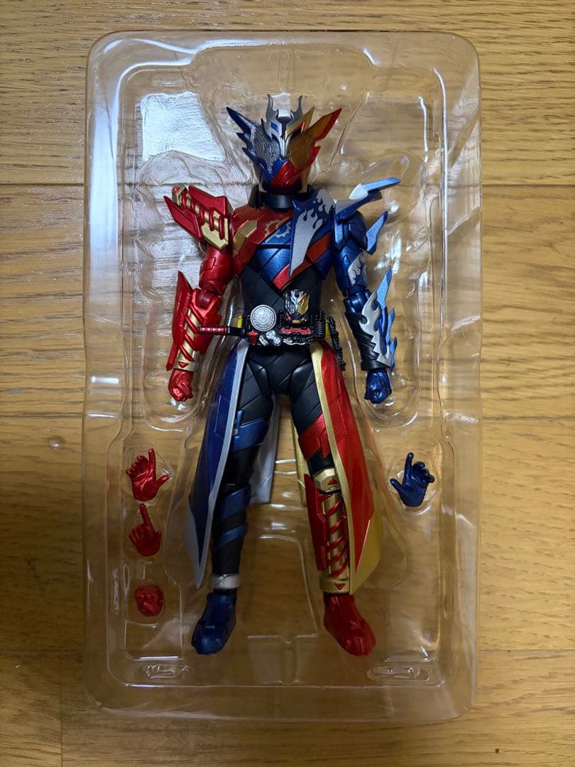 S.H.Figuarts 仮面ライダービルド クローズビルドフォーム