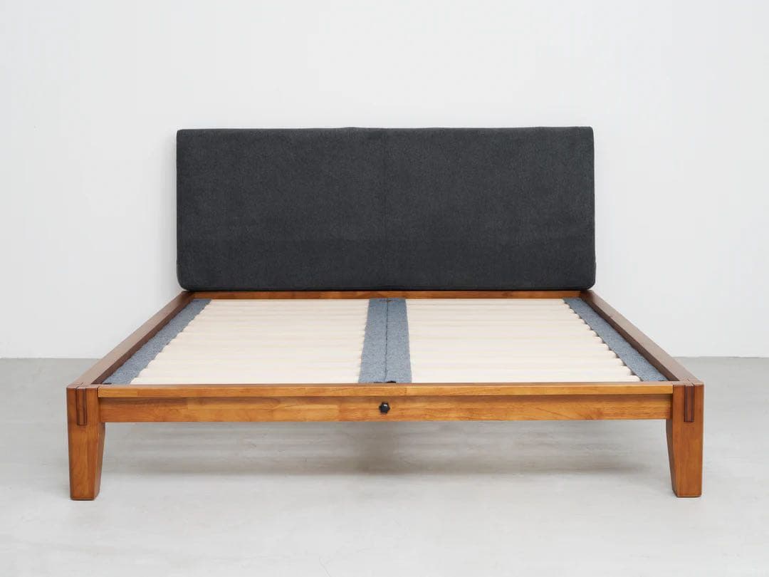 gugu ベッドフレーム（ブラウン）クイーンサイズ　ヘッドボード付き