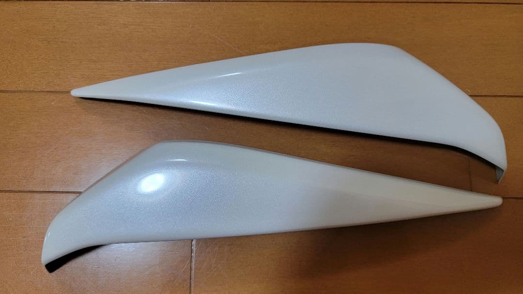 200系ハイエース4-8型バッドフェイスアイライン　　パールホワイト塗装済み