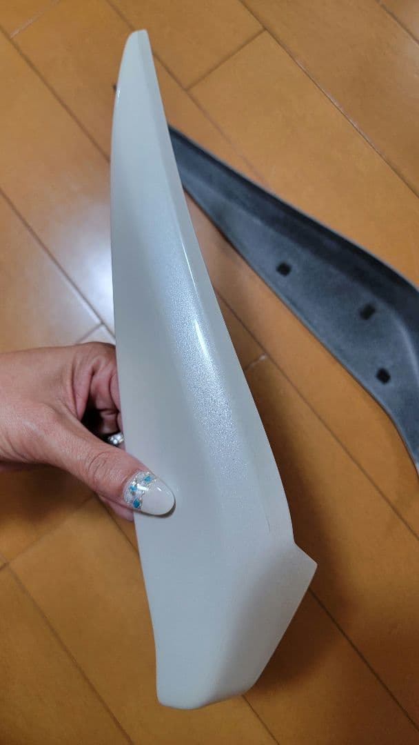 200系ハイエース4-8型バッドフェイスアイライン　　パールホワイト塗装済み