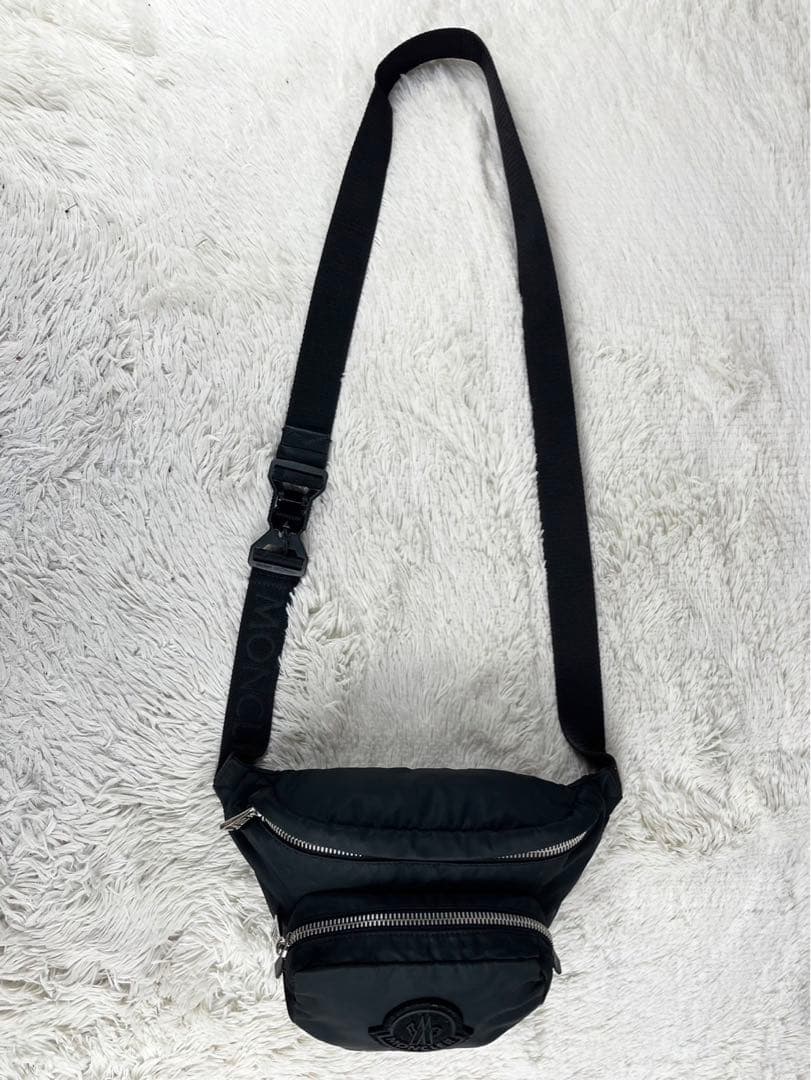 美品 モンクレール ナイロン ウエストバッグ ファスナー ロゴ型押し ブラック