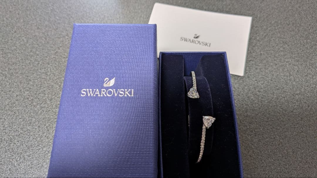 ☆お値下げ☆Swarovski ハートホワイトバングル
