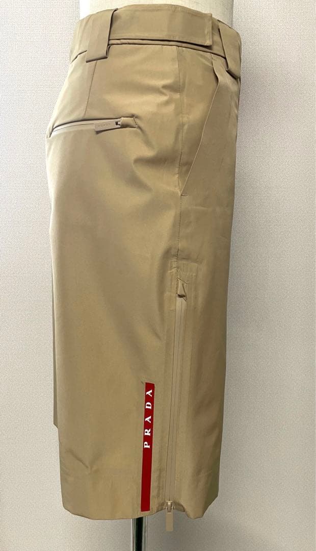 出品終了間近プラダ リネアロッサ ベージュハーフパンツXS男女兼用プラダスポーツ