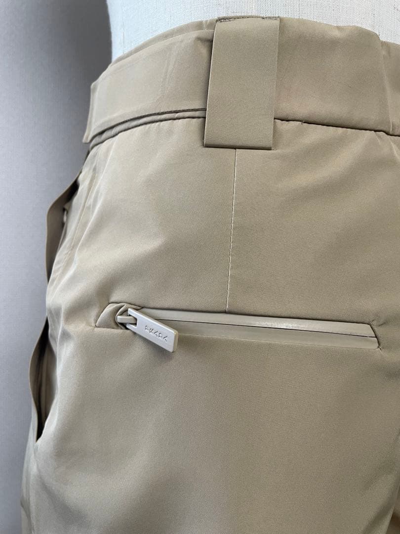 出品終了間近プラダ リネアロッサ ベージュハーフパンツXS男女兼用プラダスポーツ