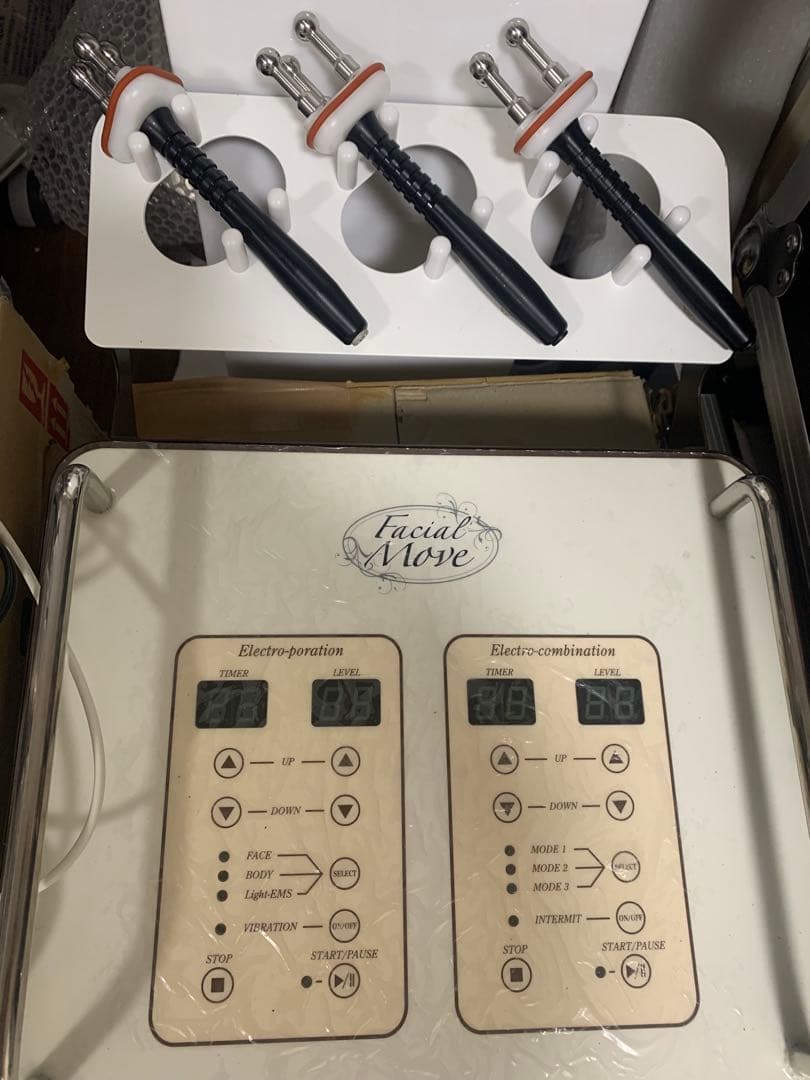 フェイシャルムーヴ　美顔器　エレクトロポレーション　たるみ　しわ　表情筋