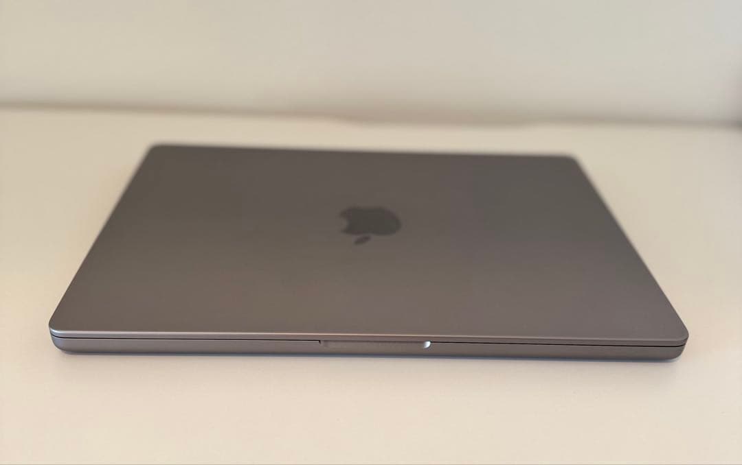 美品 Macbook Pro 2021 14インチ Office付ける