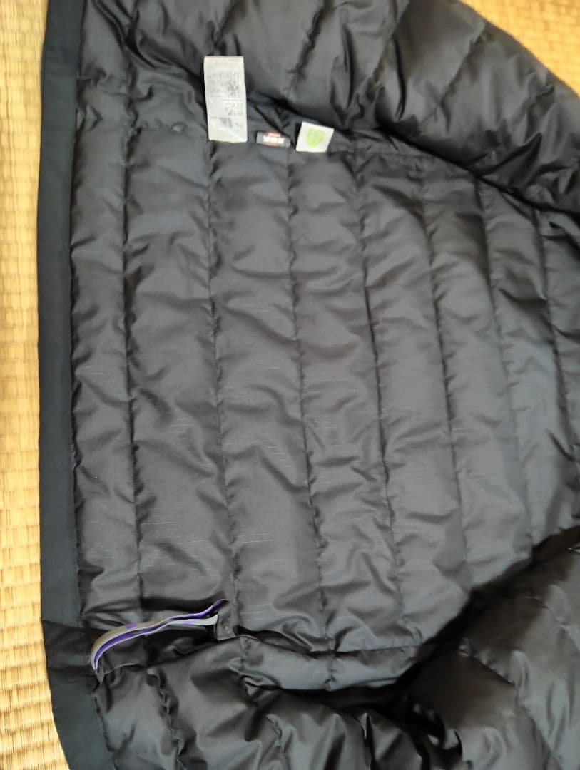 ノースフェイス　ノーカラーライトダウン