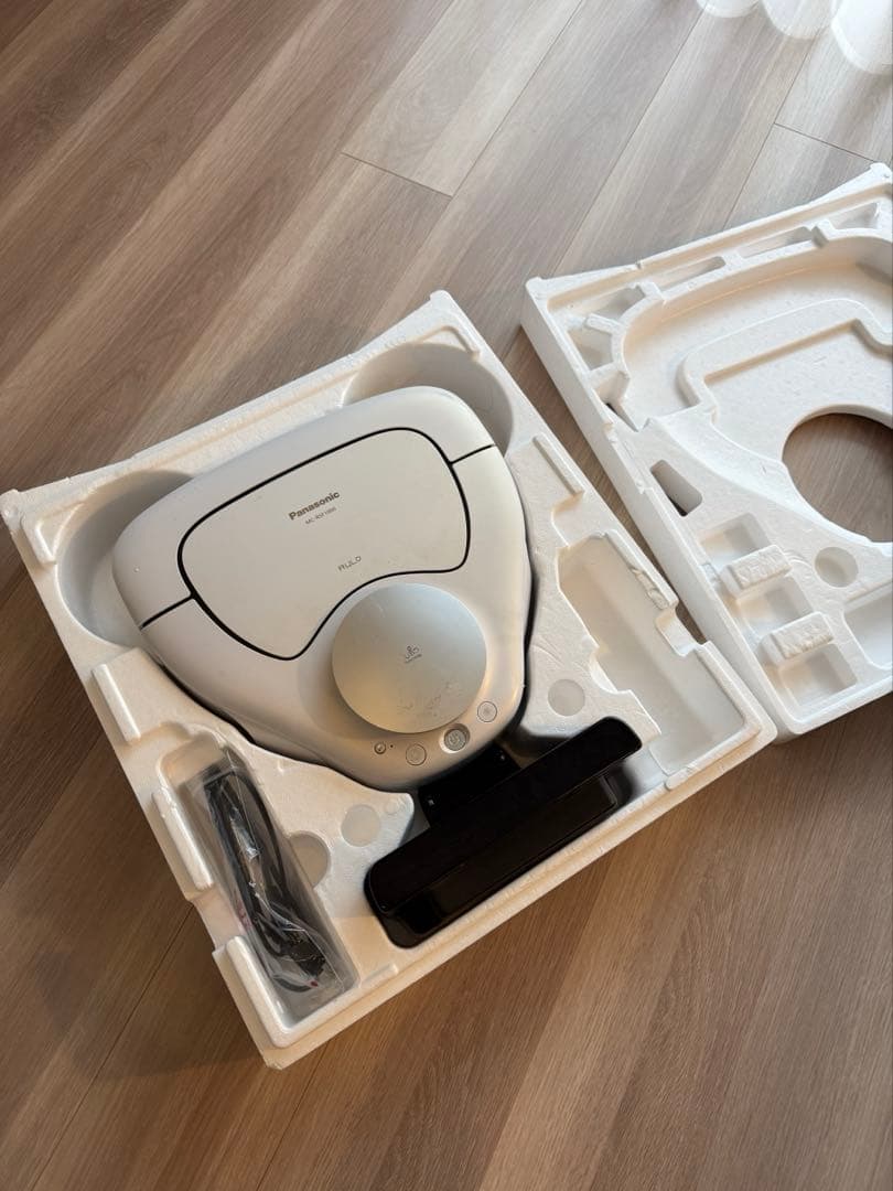 【延長保証期間内】パナソニック ルーロ MC-RSF1000-W ロボット掃除機