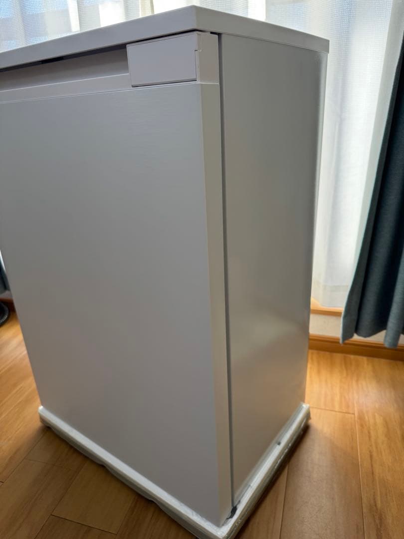 アイリスオーヤマ　小型冷蔵庫IRSN-7A-W