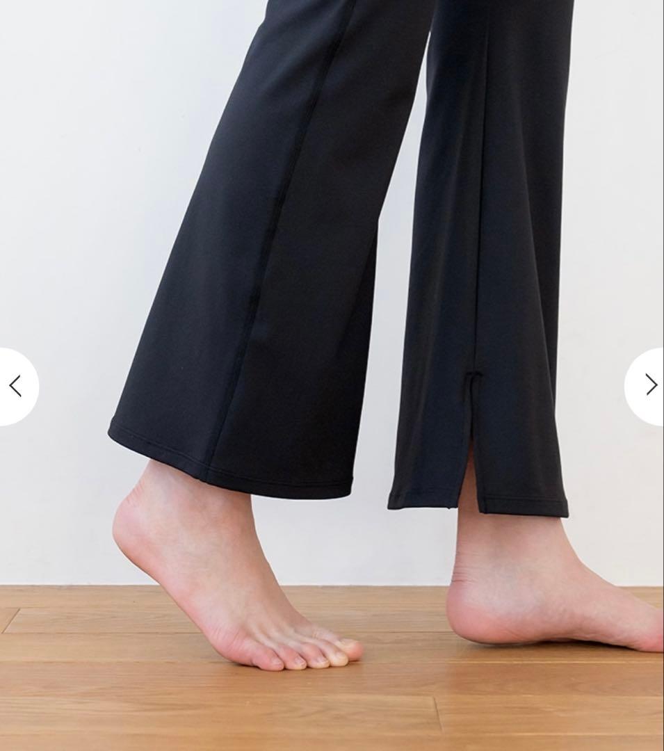 SUKALA ベーシックフレアパンツ 黒　Mサイズ