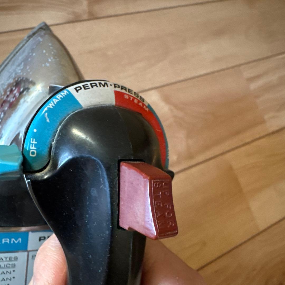 衣類ケア家電 GE Steam and Dry Iron