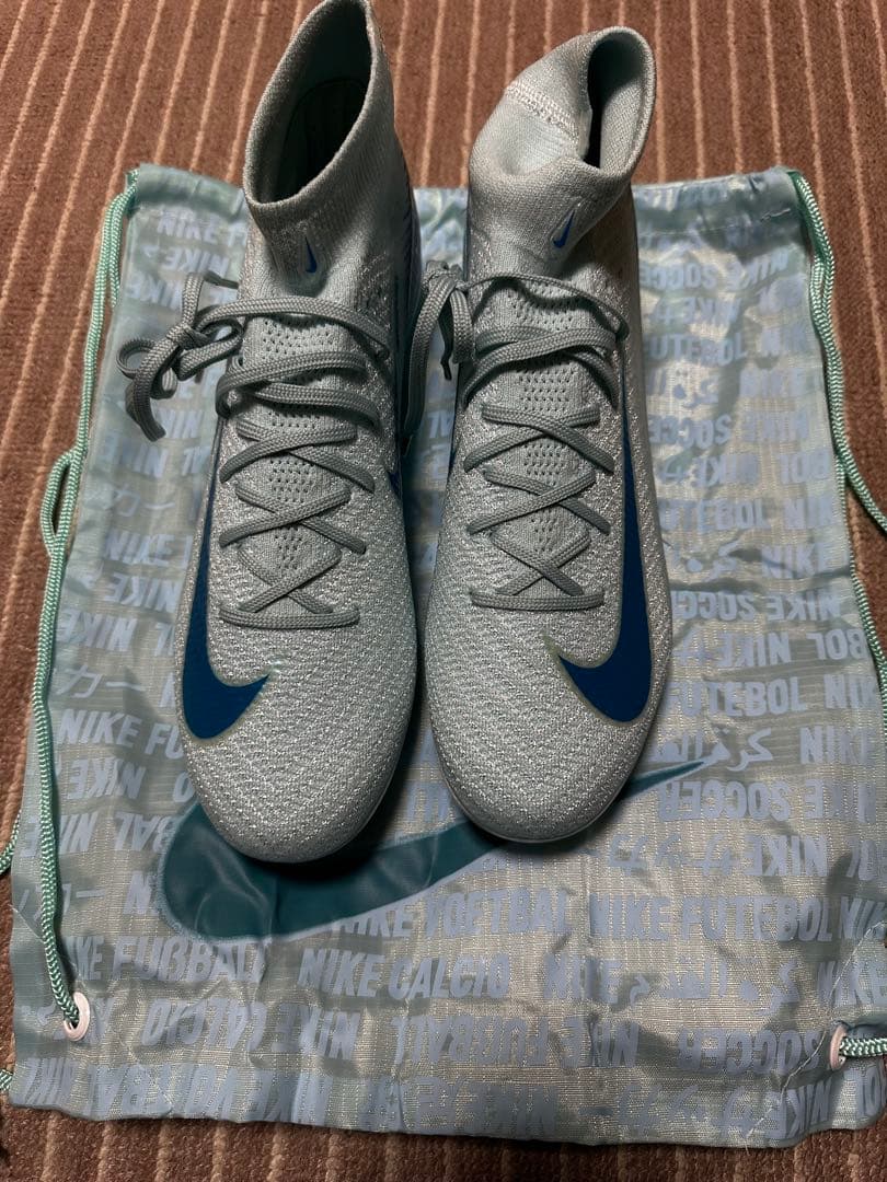 と！Nike サッカーシューズ ハイカット ライトブルー