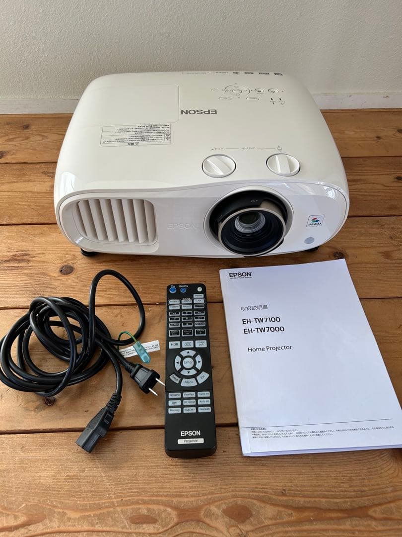 EPSON プロジェクター　EH-TW7100