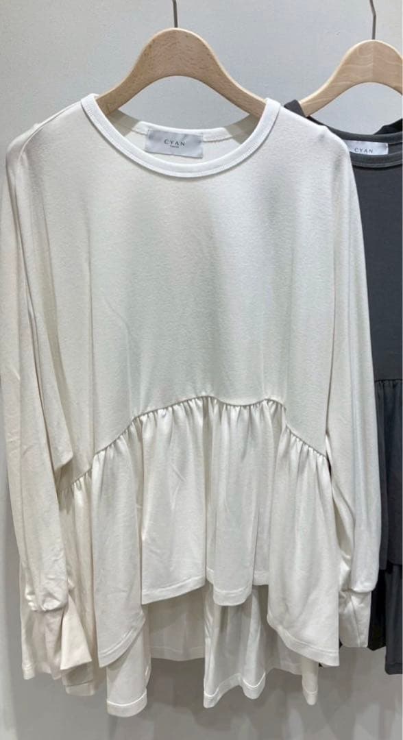 nikoCYAN TOKYO ラウンドギャザーウォーム ドルマントップス