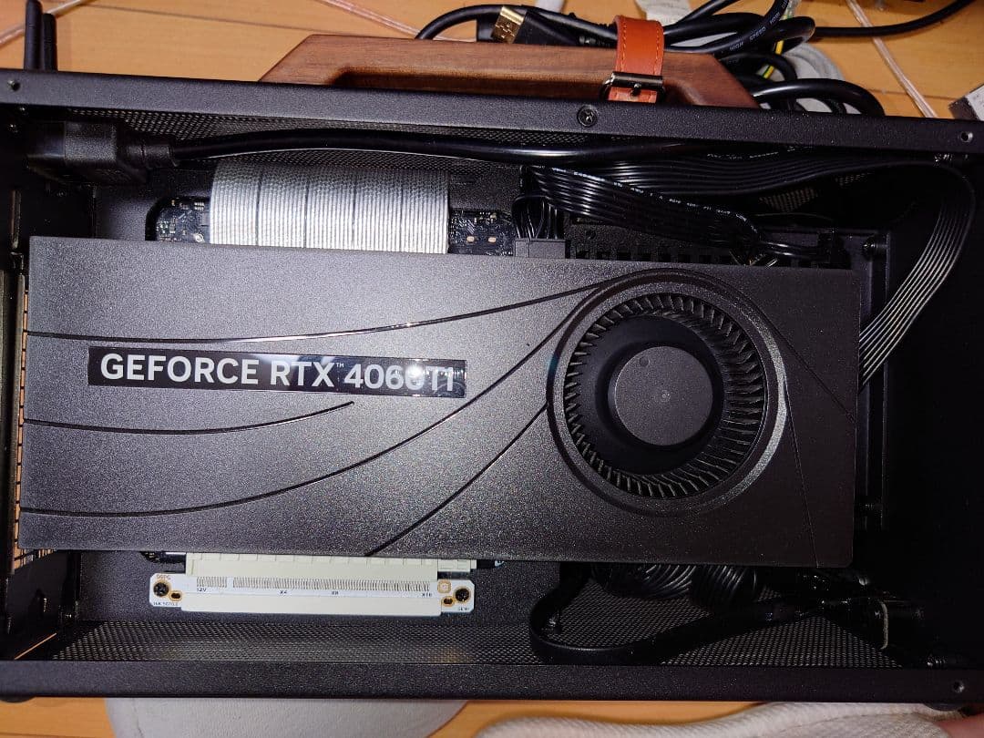 NVIDIA GeForce RTX 4060 Ti 本体