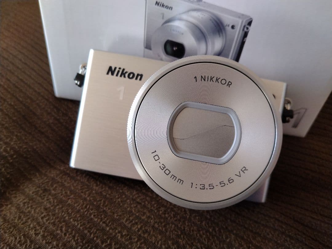 【ほぼ未使用】Nikon 1 J4 MODEL Zoom Lens Kit 純正