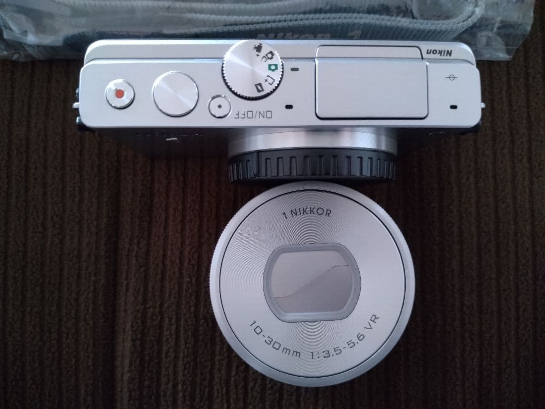 【ほぼ未使用】Nikon 1 J4 MODEL Zoom Lens Kit 純正