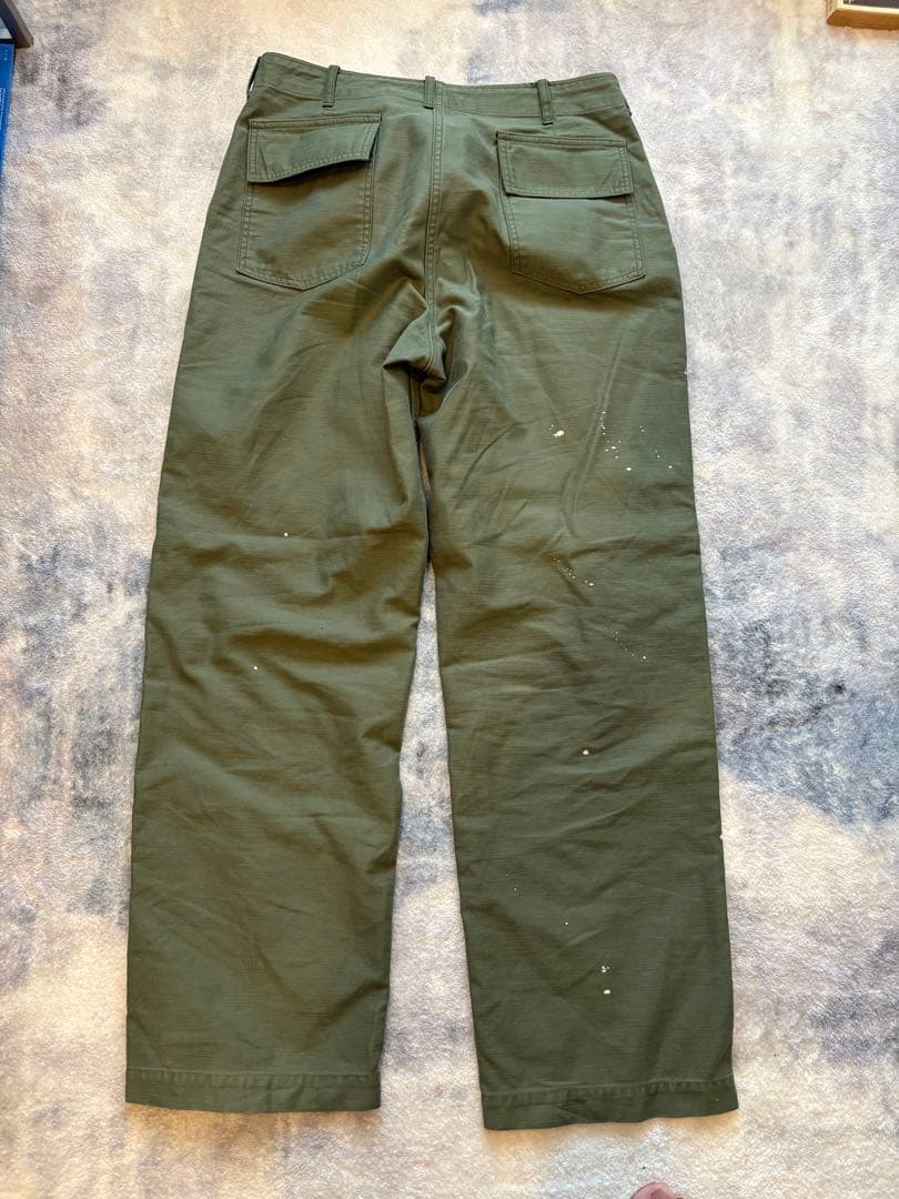 AURALEEカーキ ペインターパンツ