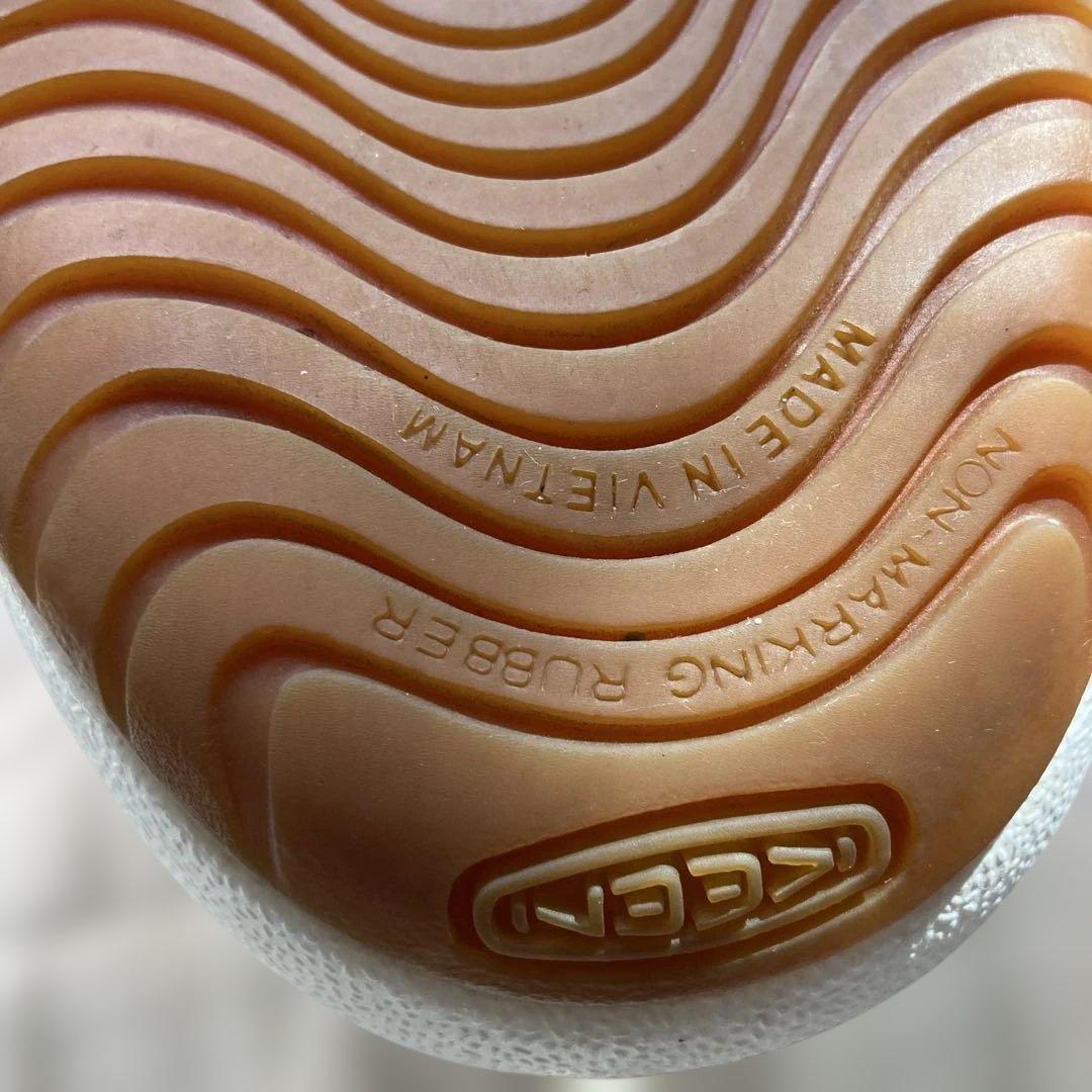 KEEN YOGUI サンダル　ペイズリー柄　ホワイト　26cm