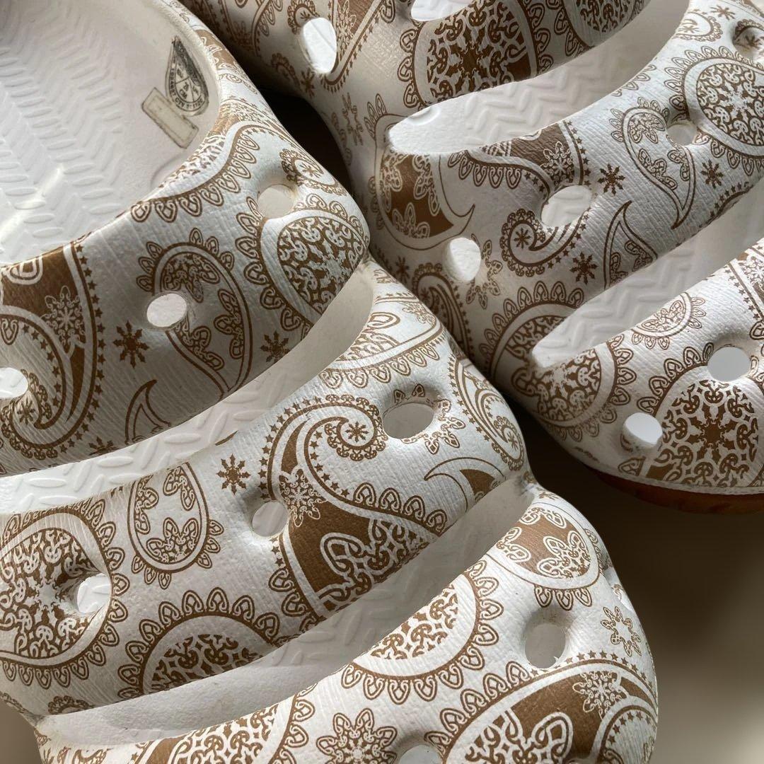 KEEN YOGUI サンダル　ペイズリー柄　ホワイト　26cm