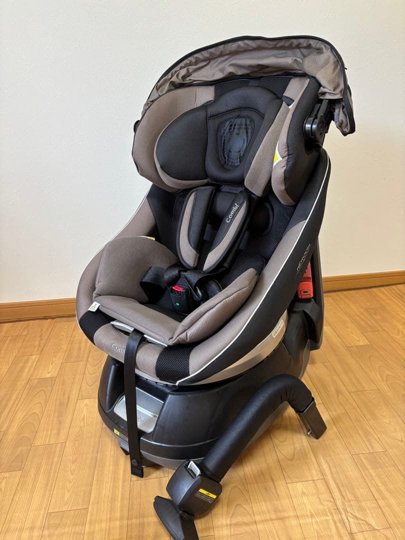 Combi チャイルドシート チタングレー　シートベルト固定式