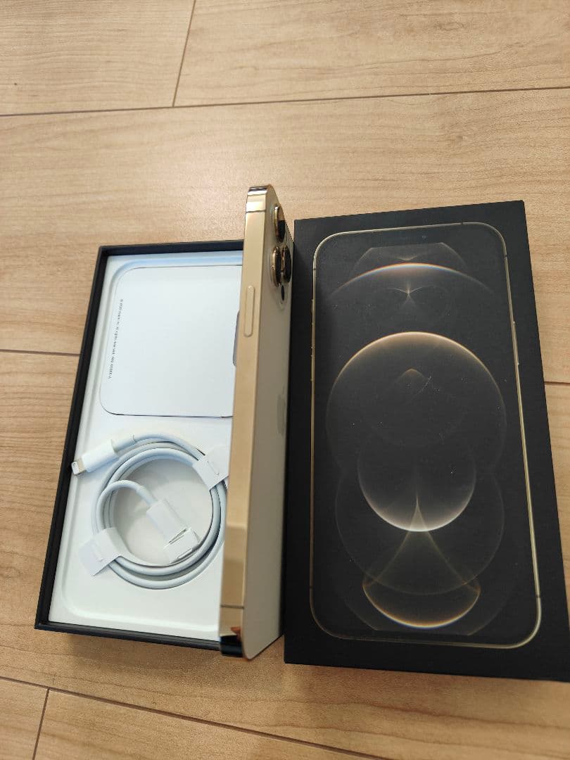 超美品iPhone 12 Pro Maxゴールド本体、元箱付き