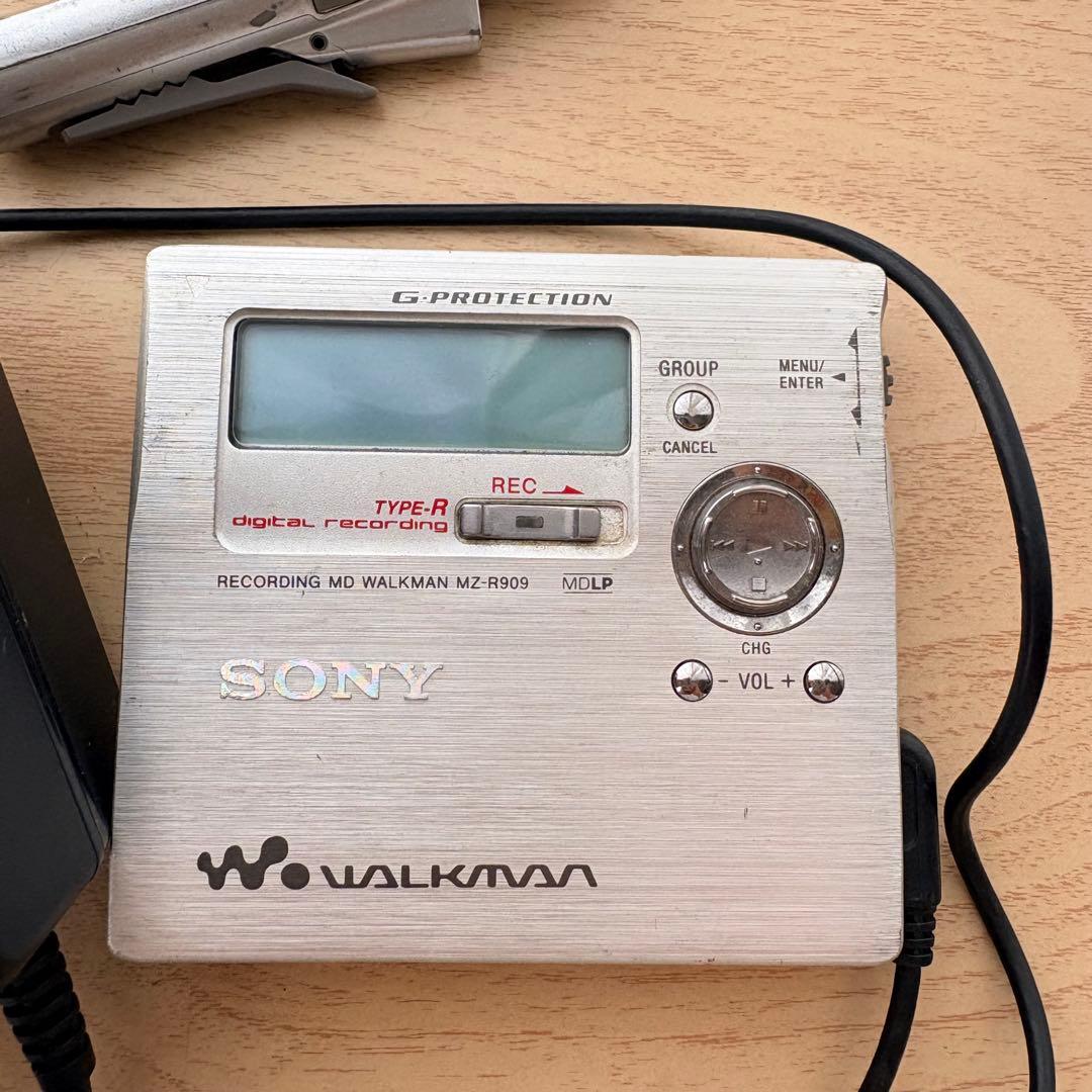 SONY ポータブルMDレコーダー MZ-R909 シルバー　ジャンク