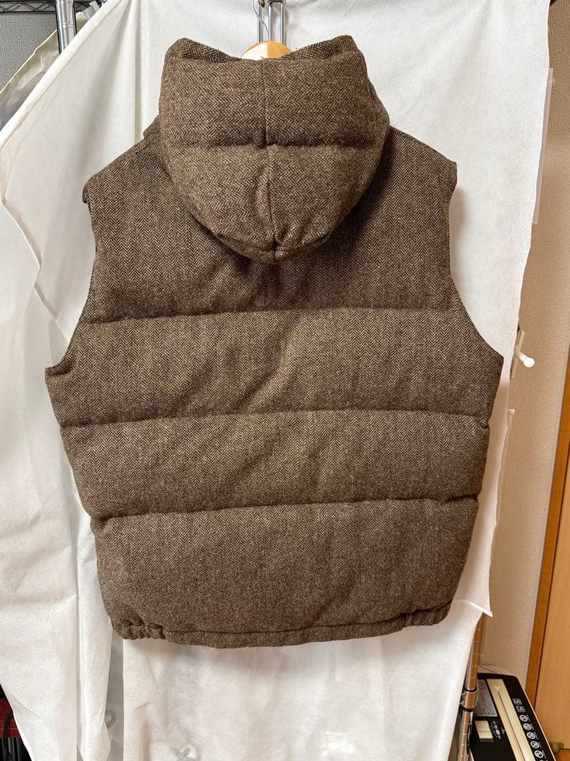 クレセントダウンワークス　フーデッドダウンベスト