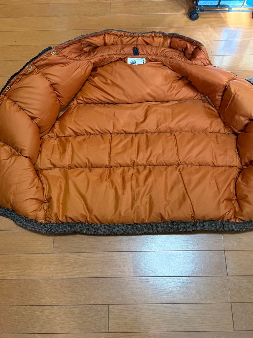 クレセントダウンワークス　フーデッドダウンベスト