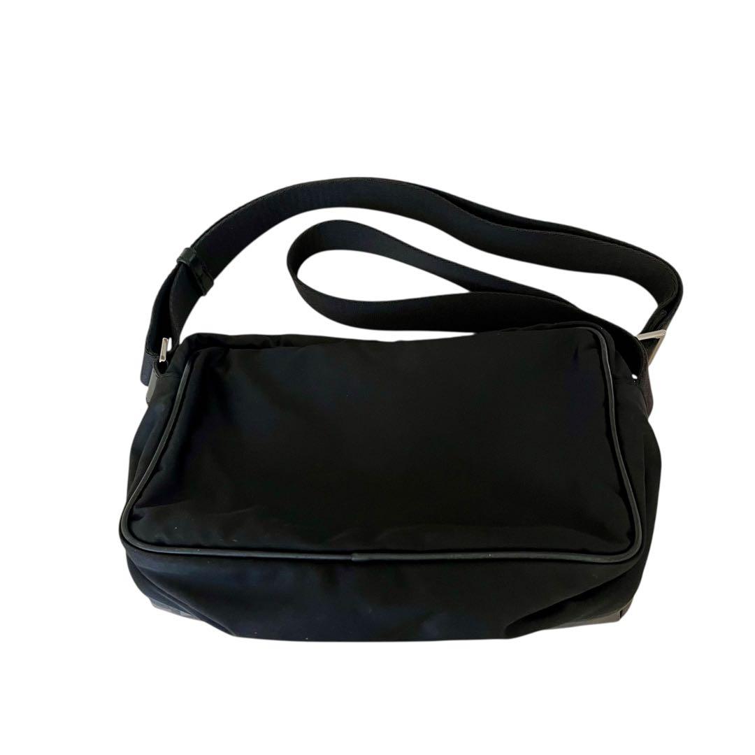 人気　ヴェルサーチ　ショルダーバッグ　斜めがけ　チェック　ブラック　黒　メンズ