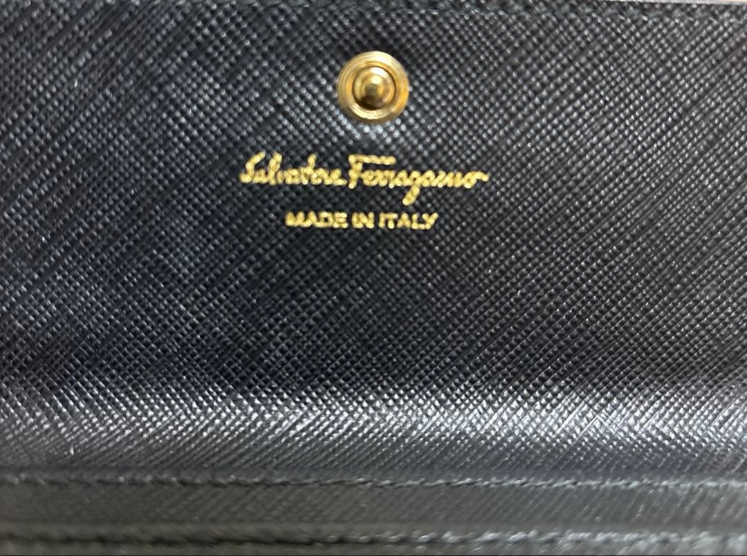 フェラガモ　ヴァラ　名刺入れ　黒