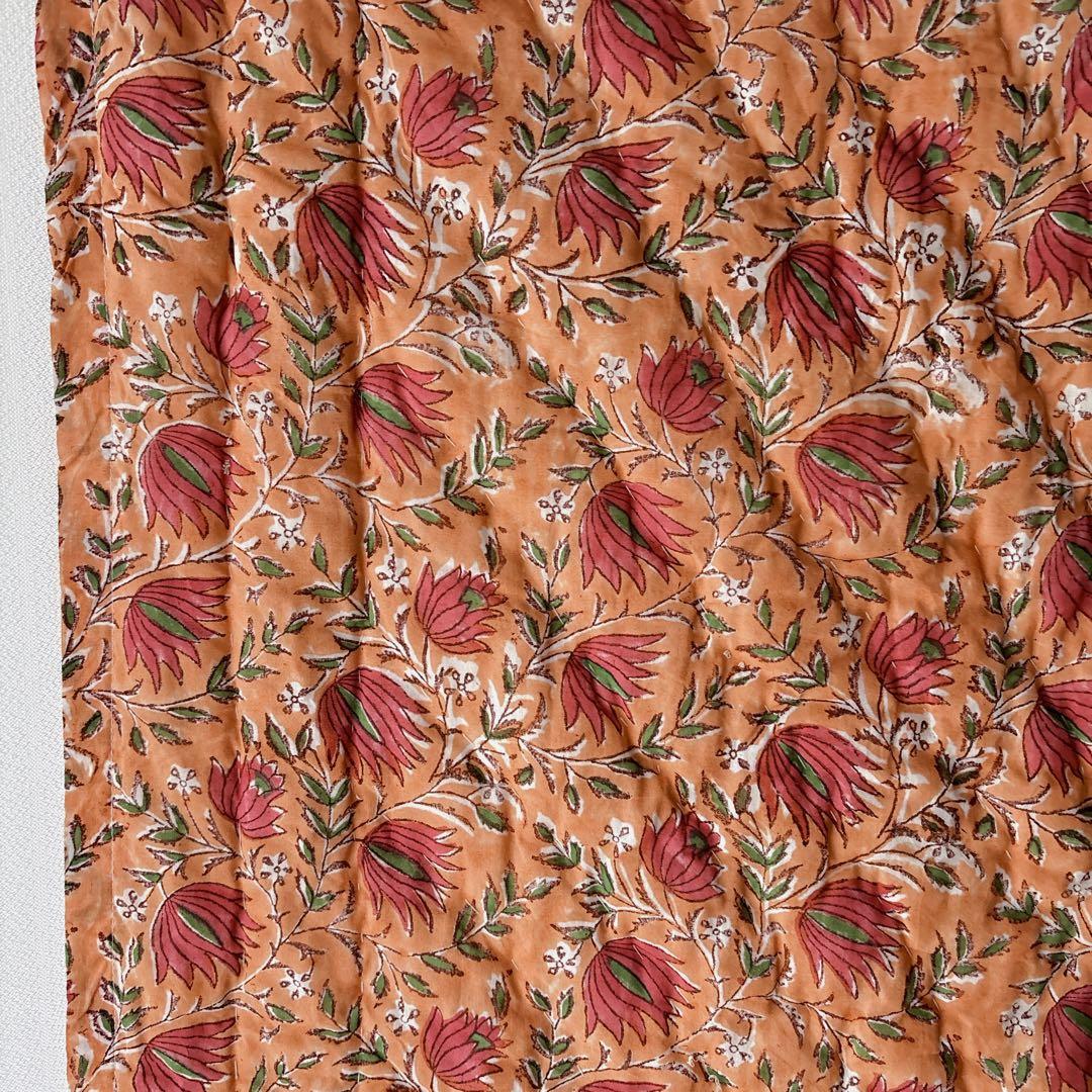 未使用※訳アリ　インド ブロックプリント 中綿入りベビーキルト オレンジ　ラグ