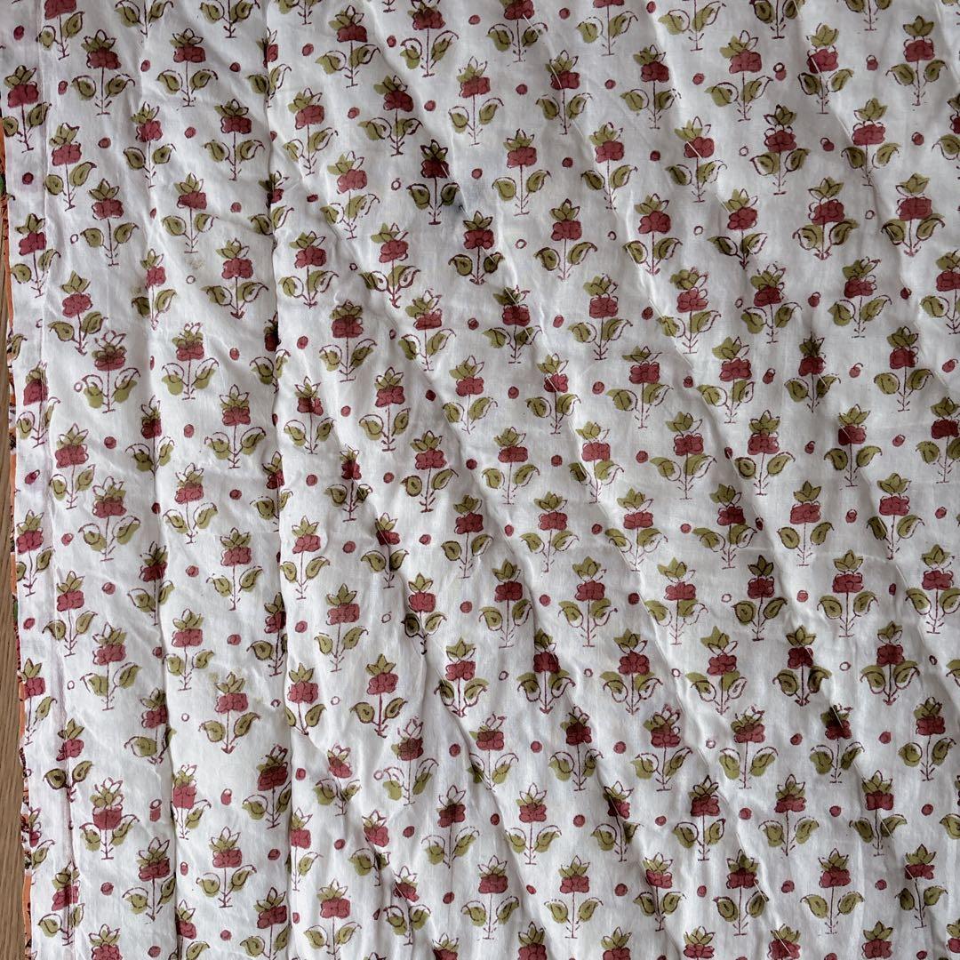 未使用※訳アリ　インド ブロックプリント 中綿入りベビーキルト オレンジ　ラグ