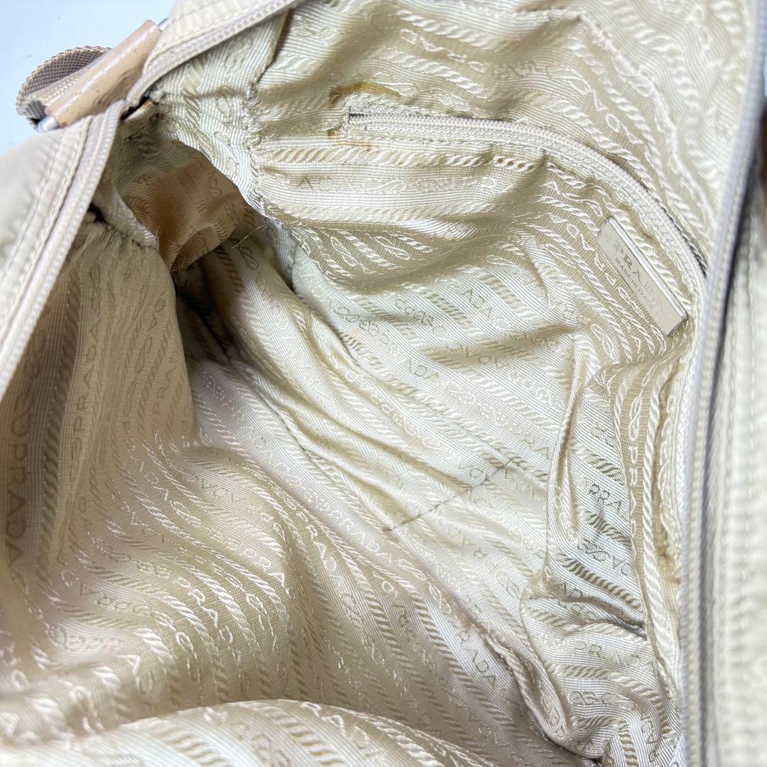 PRADA ショルダーバッグナイロンベージュギャランティカードロゴプレート