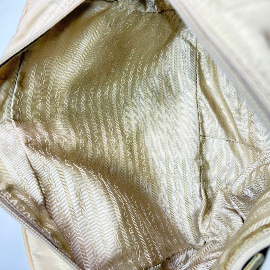 PRADA ショルダーバッグナイロンベージュギャランティカードロゴプレート