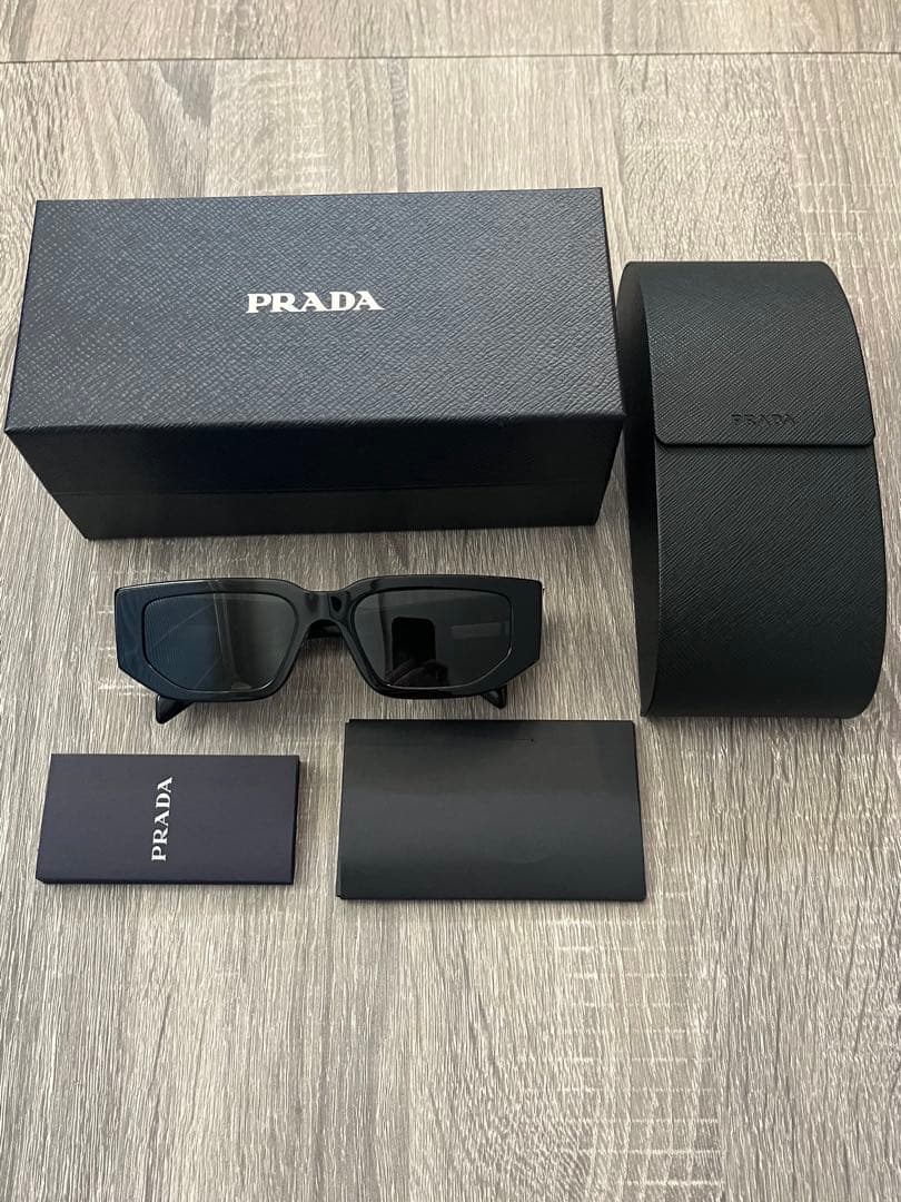 正規品 PRADA トライアングルロゴサングラス　スクエア