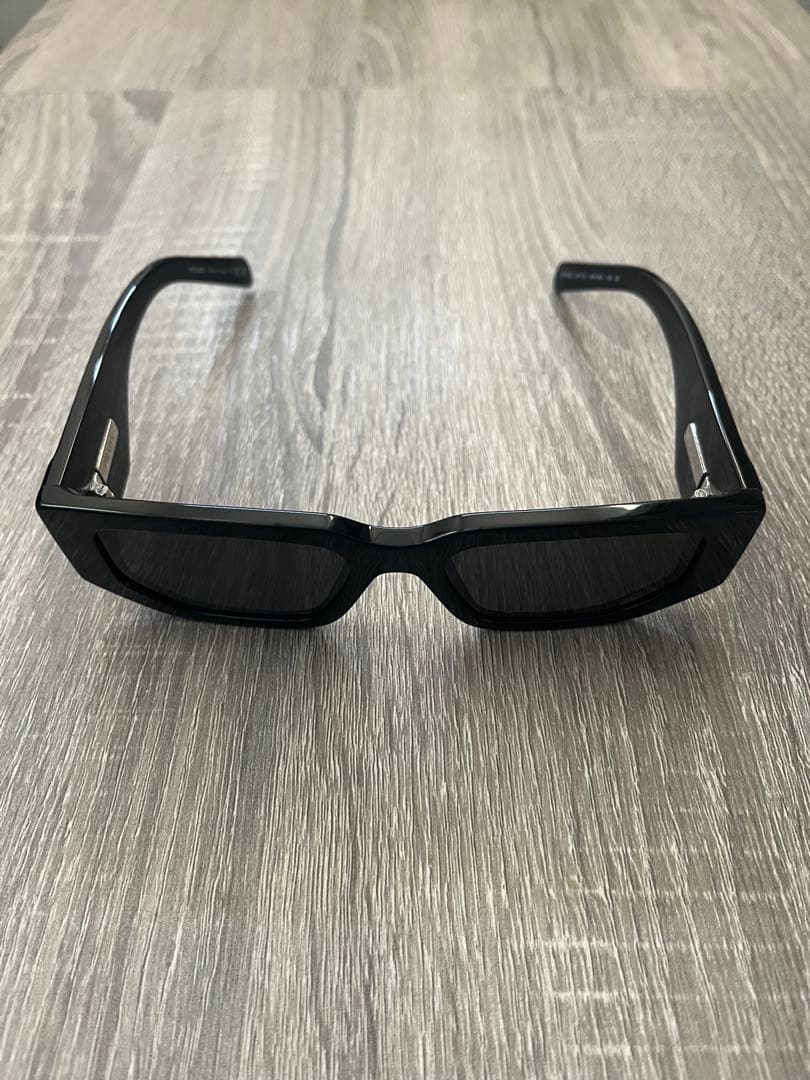 正規品 PRADA トライアングルロゴサングラス　スクエア